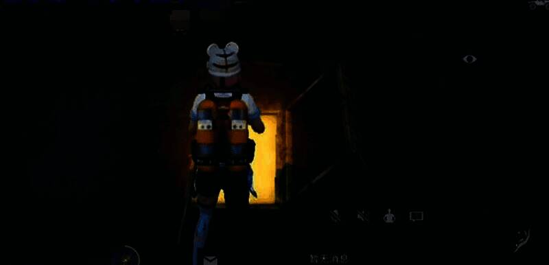 秘宝湾区域特写图，箭头指向草丛、水中和潜艇旁的三个宝箱位置