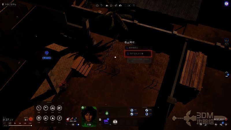 玩家在《inZOI：海岛假期》中使用干草叉翻动农田土壤，地面呈现松软的翻耕痕迹，周围环境为宁静的海岛田园风光