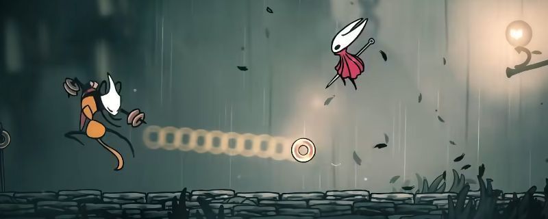 沙克拉挥舞圆环进行高速攻击的战斗画面，背景为昏暗的洞穴环境，气氛紧张刺激