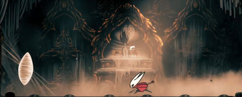 空洞骑士丝之歌中BOSS幽影的战斗画面，角色与幽影在昏暗场景中激烈交战