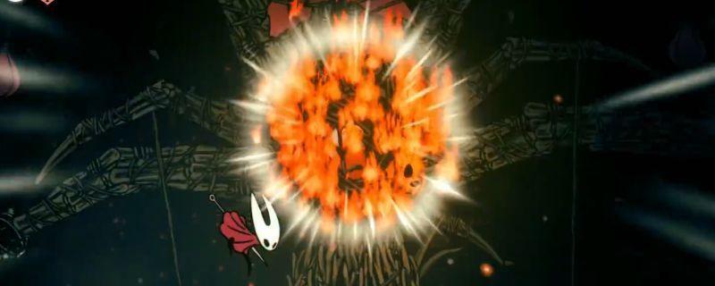 炽焰之父战斗画面，BOSS身披火焰，双翼展开，场面震撼