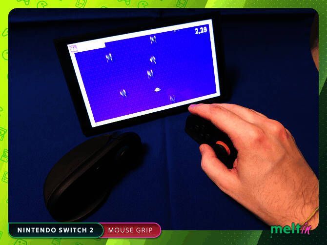 Switch 2手柄与3D打印鼠标配件组合展示，整体造型流畅现代