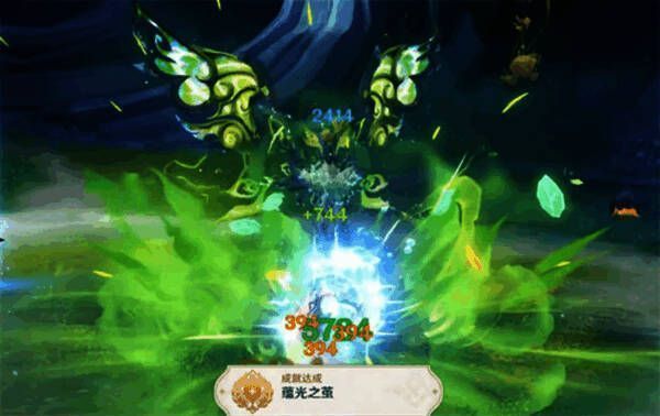 成就界面展示蕴光之茧图标，背景为月光与蝶形图案