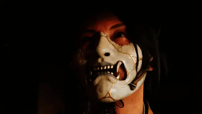 《羊蹄山之魂》角色战斗画面，武士挥刀对战，背景为雪山与森林