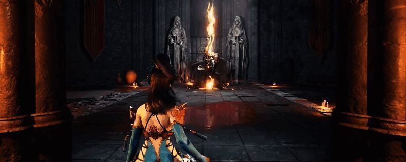 女弓箭手与基努王激烈战斗的瞬间，箭矢飞射，BOSS怒吼特效震撼