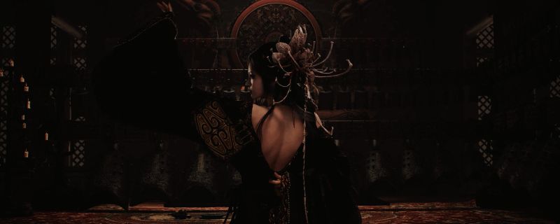 《古剑》游戏场景展示，角色在神秘古风世界中穿梭探索