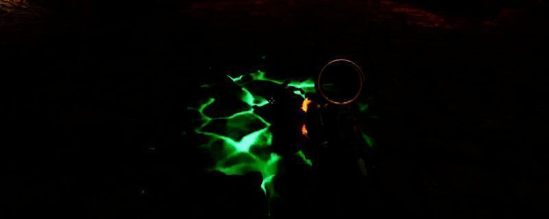 《深渊之潮》游戏画面展示锚技能获取场景，角色手持钥匙站在神秘门前