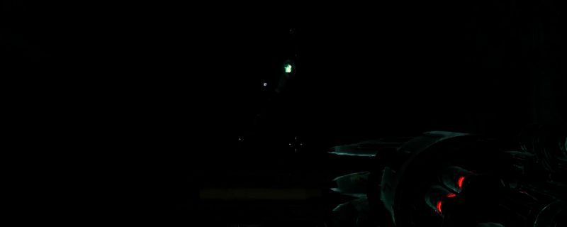 《深渊之潮》战弓武器展示，角色手持弓箭瞄准前方，背景为深海遗迹场景