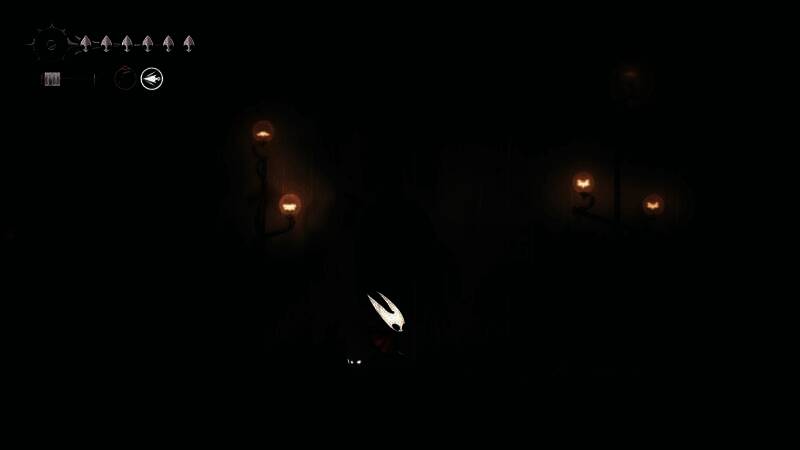 游戏中界面显示指南针功能，地图上清晰标注黄蜂位置