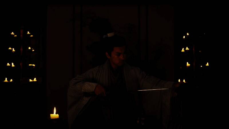 玩家面对多个选项界面，需做出关键抉择，影响剧情走向