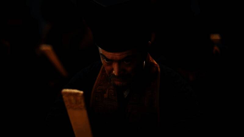 主角与敌对势力正面交锋，对峙场面极具戏剧张力