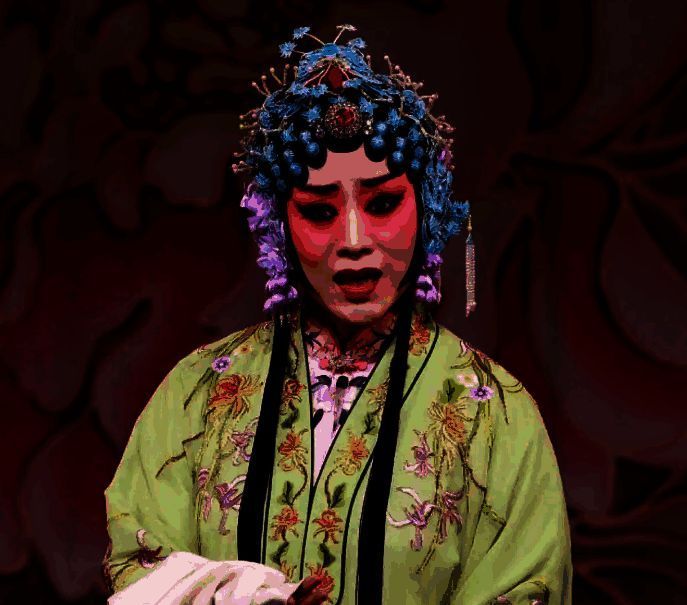 程派艺术传承人演出照，展示传统戏曲的延续与发展