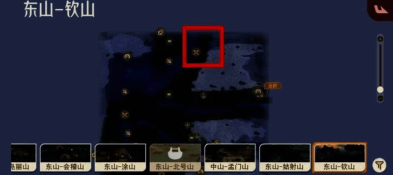 蓑壳修士在岩石缝隙中探头，周围植被茂盛