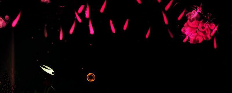 《空洞骑士：丝之歌》中伏特维姆战斗场景，角色与巨型机械生物激烈对战，场景中布满高科技元素与危险陷阱