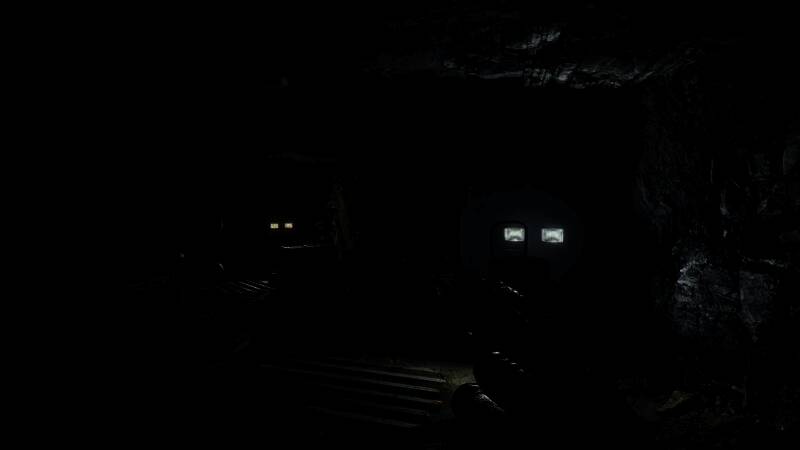 两名玩家在夜间环境中展开对峙，使用夜视设备扫描周围，绿色调画面突出科技感与压迫感