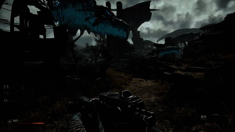 医疗包使用动画，玩家为倒地队友施救，界面提示生命值逐渐恢复