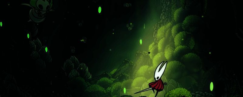 二见苔藓之母在昏暗洞穴中展开藤蔓攻击的战斗场景，周围布满绿色孢子与飘散的丝状物