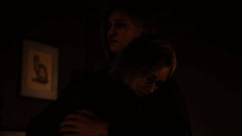 黑暗走廊中怪物缓缓爬行，皮肤溃烂且散发绿色荧光，营造强烈恐怖氛围