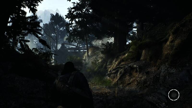 村庄废墟中的角色潜行画面，背景是阴沉天空与倒塌房屋