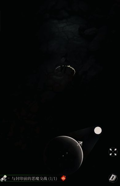 玩家带领三名英雄小队穿越昏暗洞穴，前方出现发光宝箱与敌人剪影