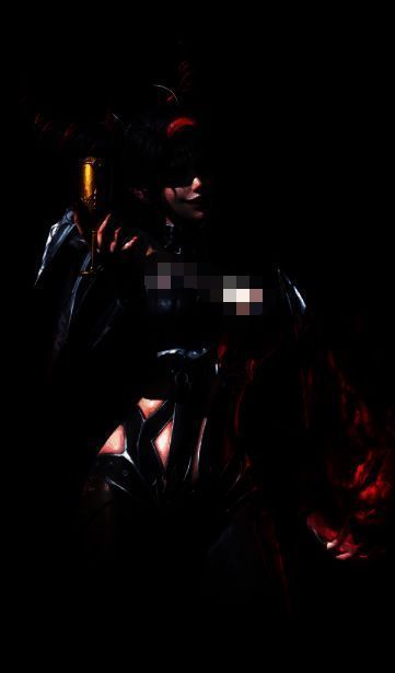 夜魅雷娜技能界面截图，显示‘叮咬’与‘蚊啮虫穿’两项主动技能的图标及描述