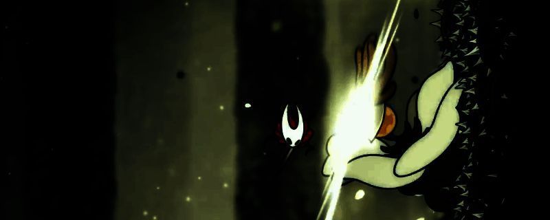 《空洞骑士：丝之歌》中BOSS尼莱斯战斗场景，角色在昏暗洞穴中释放紫色丝线进行攻击，背景充满神秘生物质感