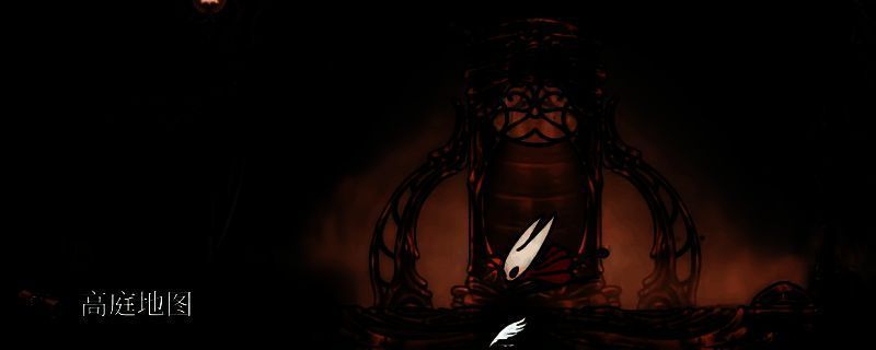 《空洞骑士：丝之歌》中圣堡内部场景，一座精细的机械模型静静矗立，周围灯光昏暗，充满神秘氛围