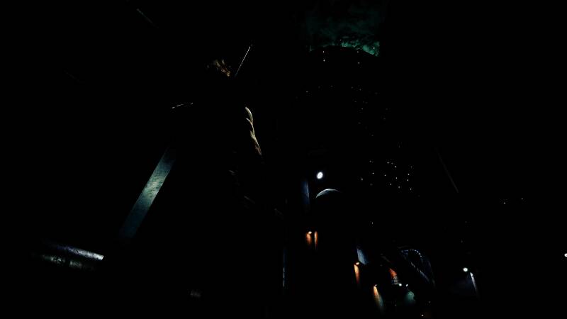 战斗中多名队友协同发动极限技，画面炫目，敌人被多重特效击飞