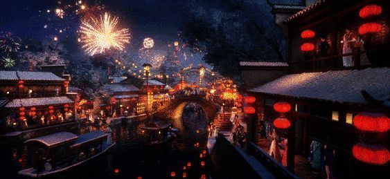 游戏中灯火通明的春节街景，NPC正在舞龙舞狮，玩家角色穿梭其中参与庆典