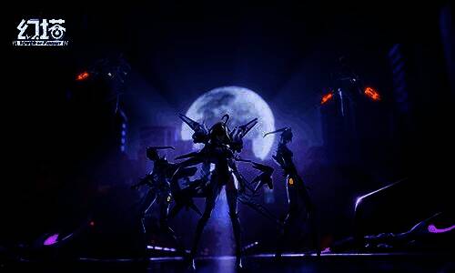 安托莉亚在爆炸火光中跃起作战，枪火交织，展现出凌厉的战斗姿态