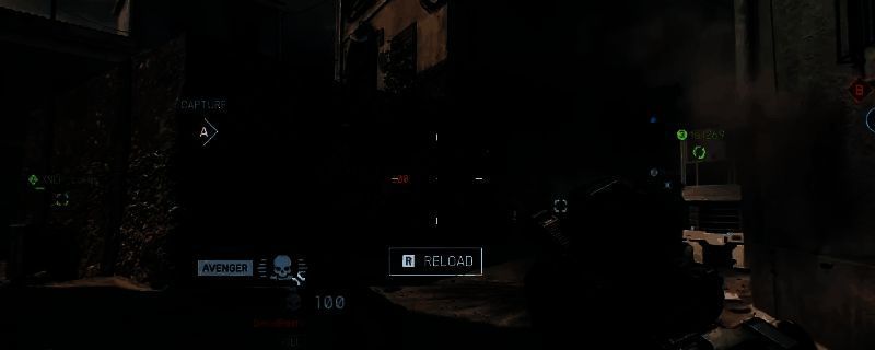 玩家正在翻越掩体进行战术转移，背景为战火纷飞的城市街道