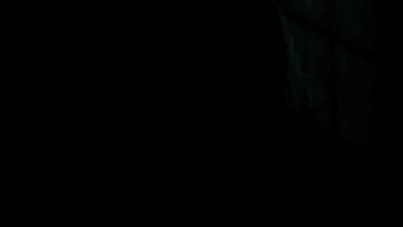 背包管理界面，显示多种药品、弹药与关键道具的分类存储