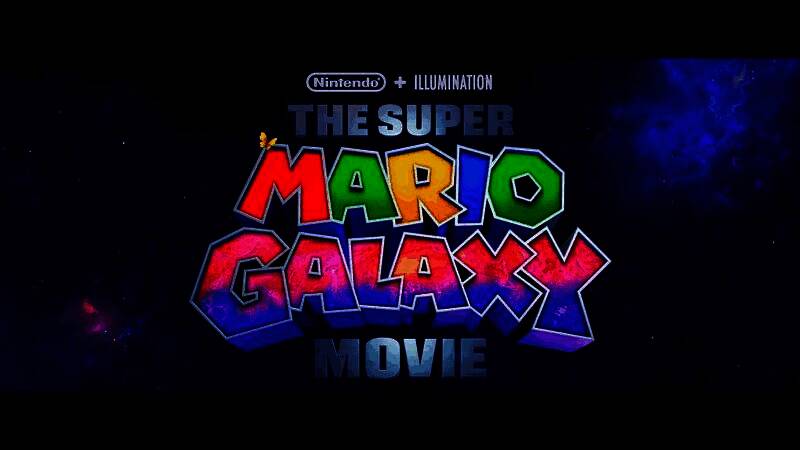 《超级马里奥银河大电影》官方海报，马里奥身穿宇航服站在漂浮星球上，背后是浩瀚银河与旋转行星