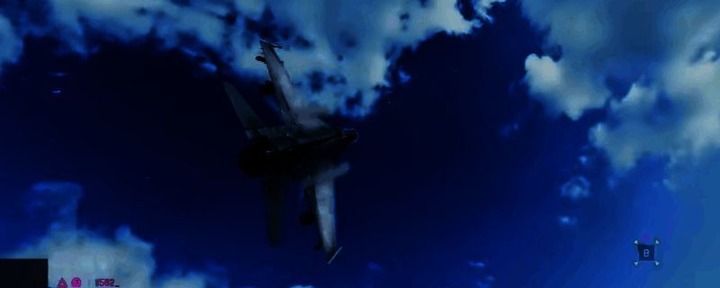 《战地6》游戏中一架银灰色涂装的固定翼喷气战斗机在云层间穿梭，尾部喷出蓝色火焰，背景为广阔的战场天空