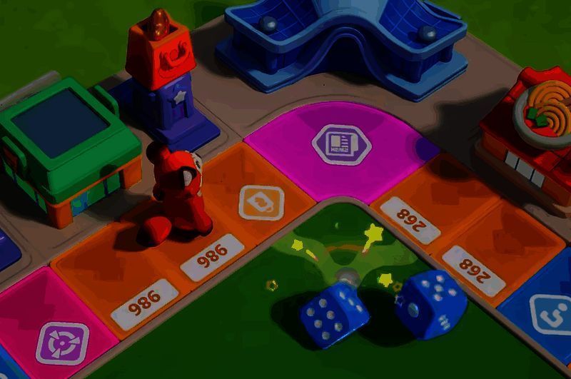 游戏地图局部截图，展示不同类型的地块图标，包括商铺、工厂、宝箱等元素