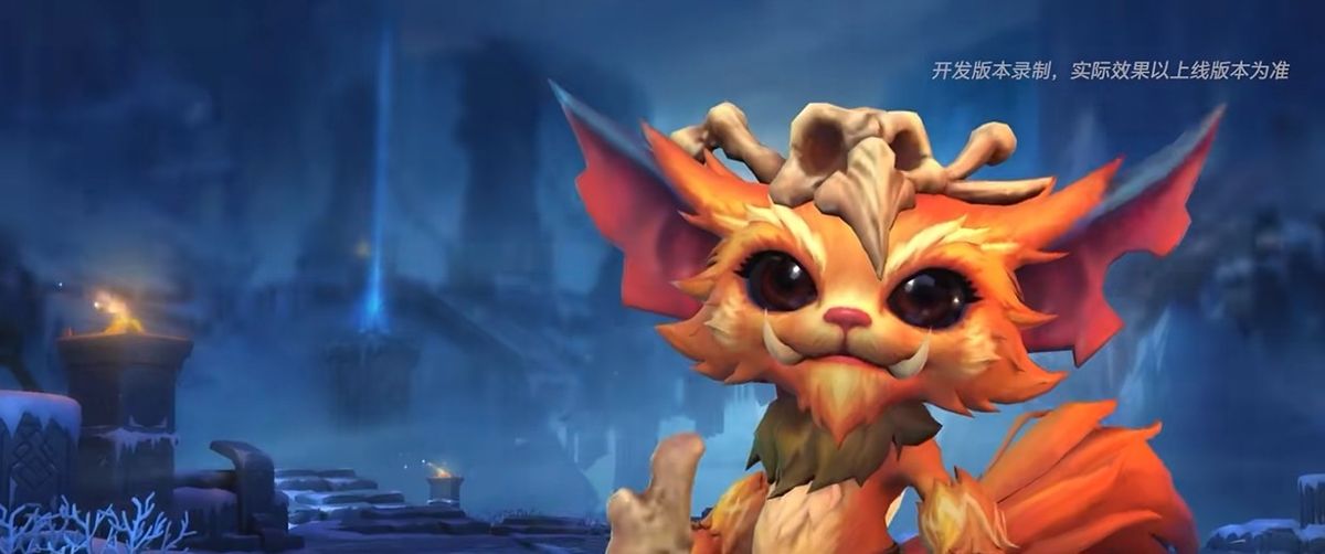 纳尔从小巧可爱形态跃变为巨大暴怒形态，一跃而起准备捶地