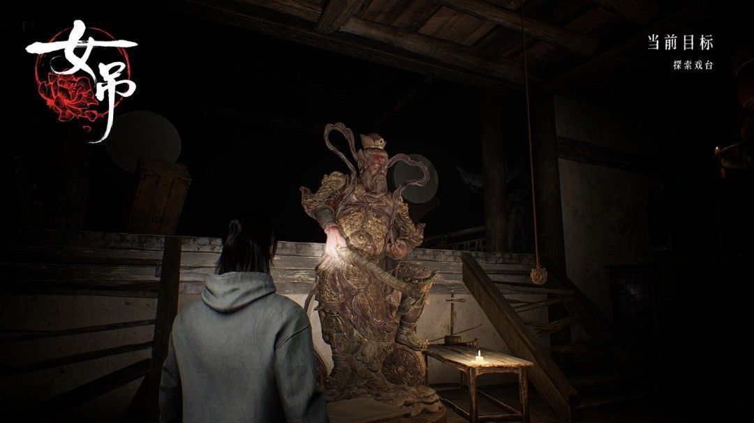 一名女子跪坐于坟前焚烧纸钱，空中飘散着冥币与烟灰，远处隐约可见身穿戏服的身影