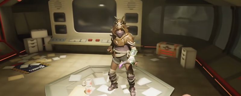 《禁闭求生2》中角色穿戴狼蛛套装的全身展示图，头部为巨大的狼蛛造型，整体黑红配色充满科幻感，兼具帅气与诡异萌态