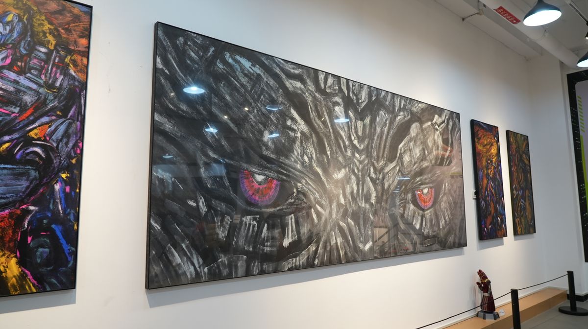 《环太平洋》五大机甲模型整齐排列，细节高度还原电影造型