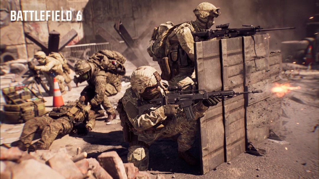 士兵在战场上使用探头功能观察敌人，身旁有队友正在架枪瞄准，远处一辆装甲车驶过爆炸现场