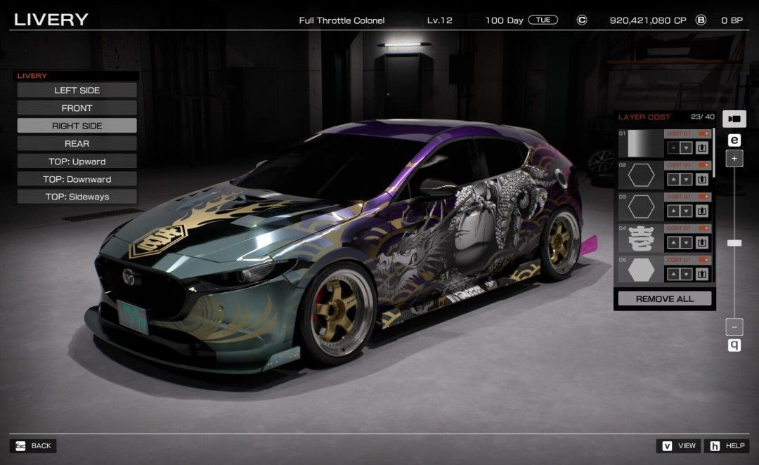 车内视角画面，方向盘前方显示SP值与导航信息，窗外是飞速掠过的隧道灯光