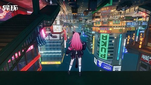 玩家在试玩区操作设备体验《异环》，屏幕中展现繁华霓虹街道与动态战斗场景