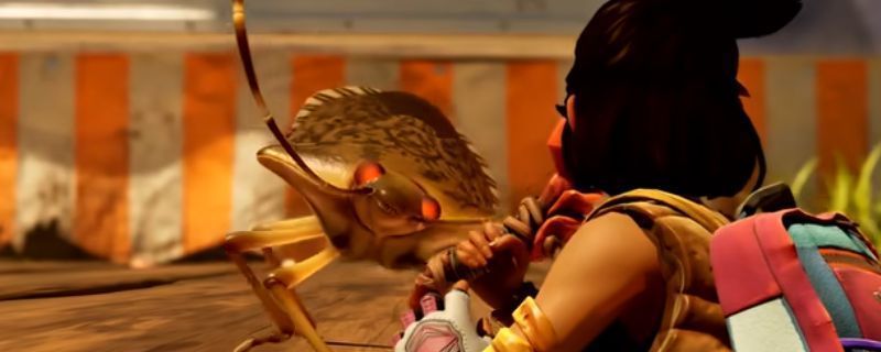 《禁闭求生2》游戏场景截图，展示后院环境中的微缩世界，草叶高耸，昆虫潜伏，充满探险氛围