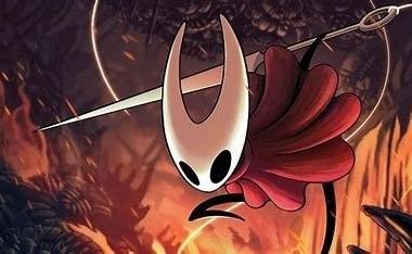 Coser侧身持武器摆拍，展现大黄蜂披风的流动感与战斗姿态，场景布置充满圣巢遗迹氛围