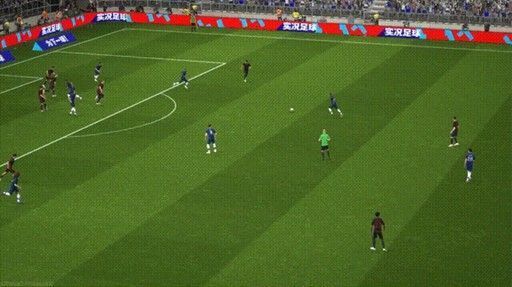 托雷斯在禁区内完成两次触球后迅速射门得分的游戏截图