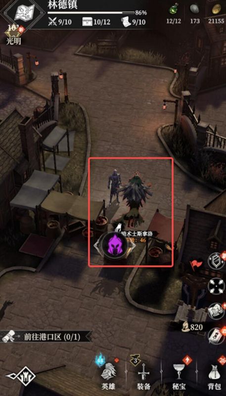 玩家手持火把在狭窄走廊前行，两侧是紧闭房门，地板上有血脚印延伸至黑暗深处