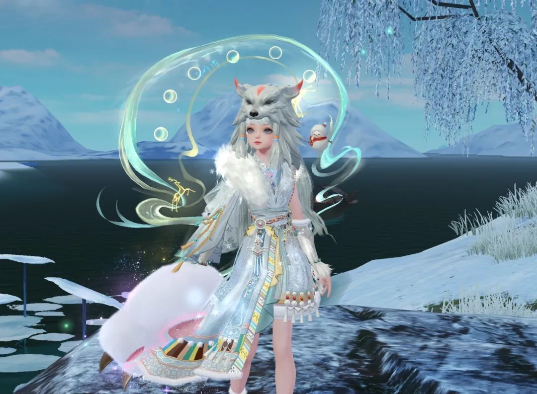 男女角色并肩站立于雪峰之巅，身着雪域藏云，背景为极光与星空