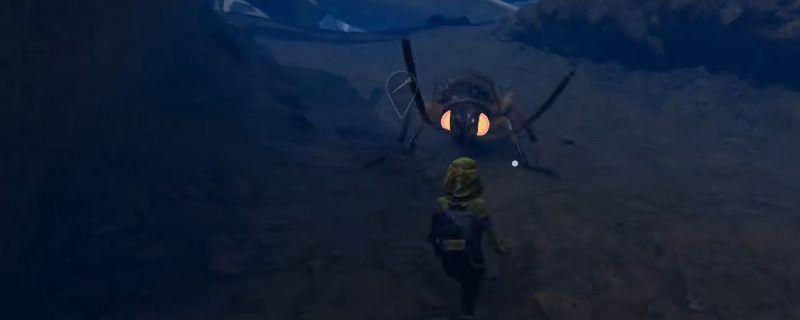 《禁闭求生2》中蟑螂精英怪发动猛烈攻击的瞬间，角色正在进行闪避动作，画面充满紧张氛围