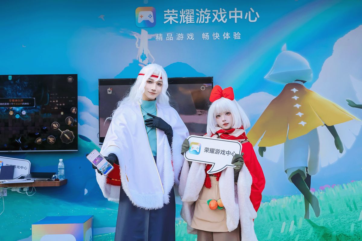 青年艺术家在荣耀讲堂分享科技与艺术结合的创作理念