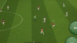 安布罗西尼在游戏中执行精准站位拦截的动画演示，动作流畅，防守预判出色